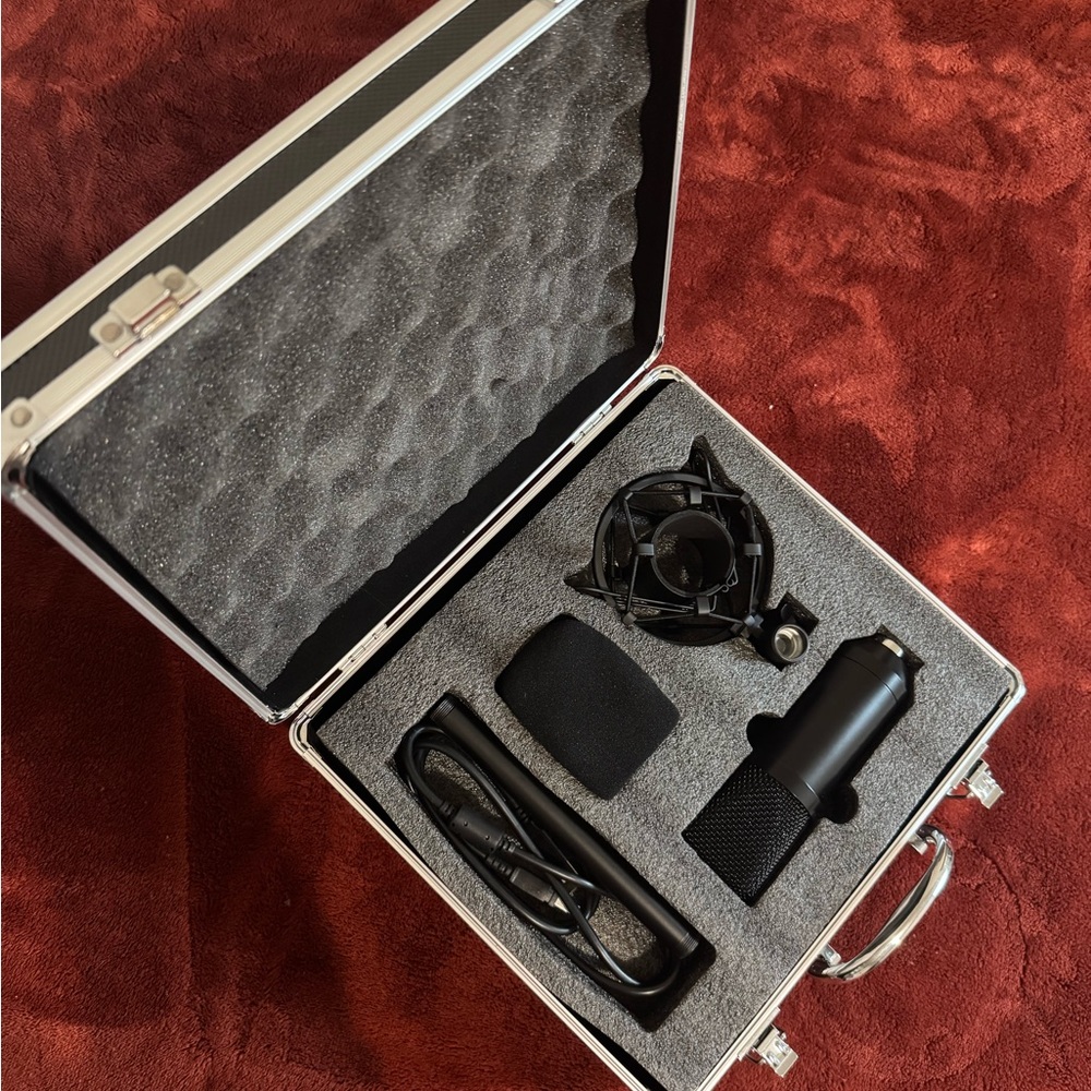 Premium Black VR Microphone Kit with Case